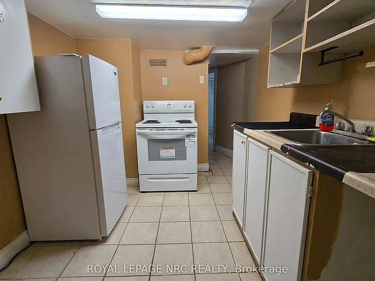 4425 Hiram St — Photo 37