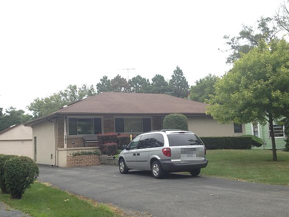 3rd image of 792 W Lincoln Ln