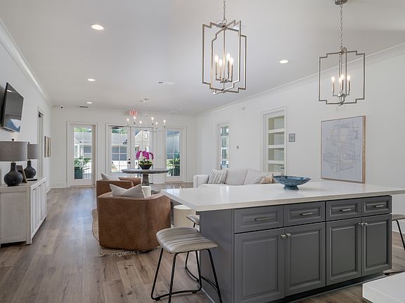 4th image of 779 Stonebrook Cir