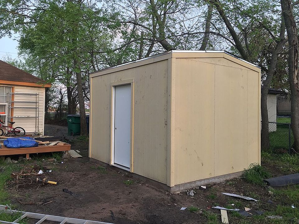 2nd image of 208 Cardinal Ln