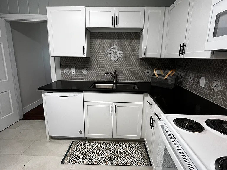 411 Marietta St — Photo 22