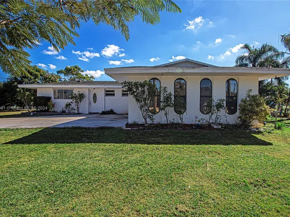 302 SE Verada Ave, Port Saint Lucie, FL 34983