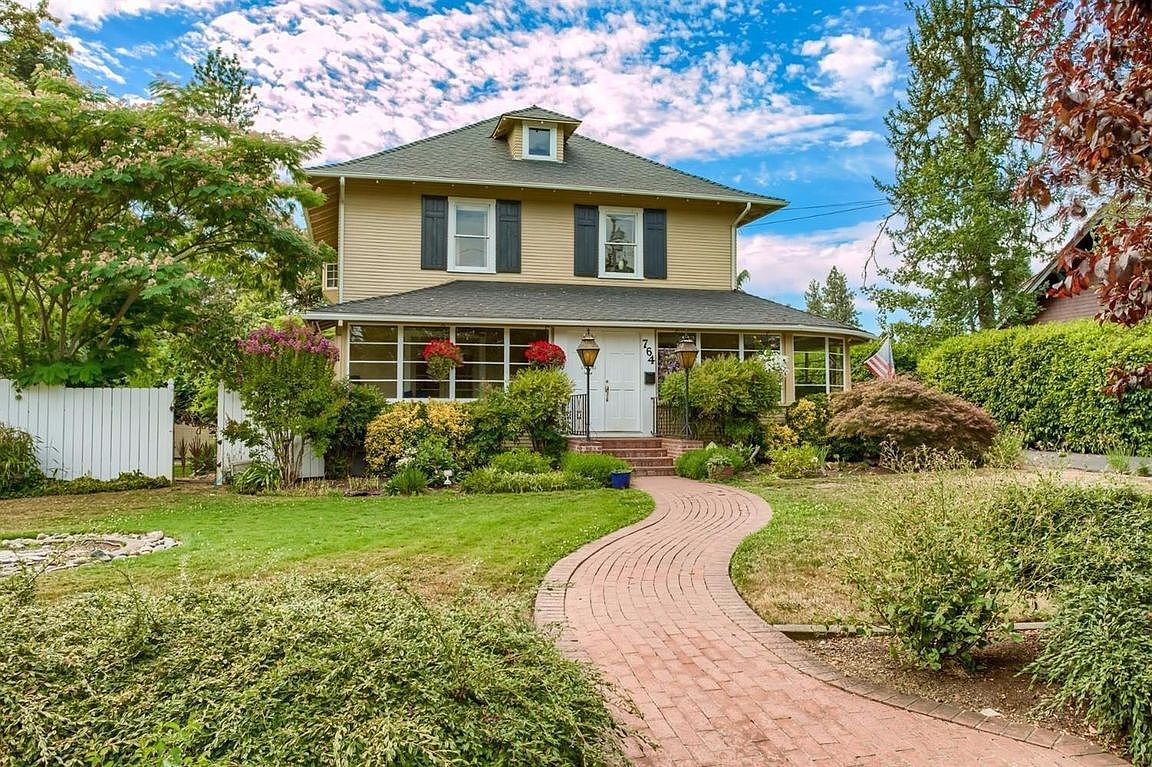 764 NW 4th St, Grants Pass, OR 97526 Zillow