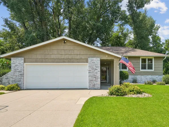 419 Green Valley Ter SE, Cedar Rapids, IA 52403