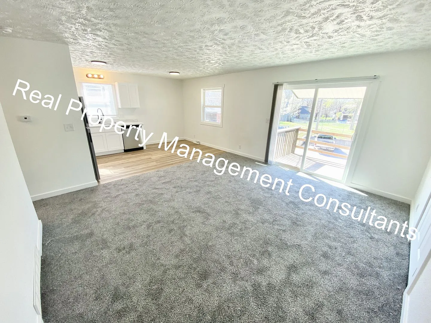 904 Twin Oaks Ter — Photo 3