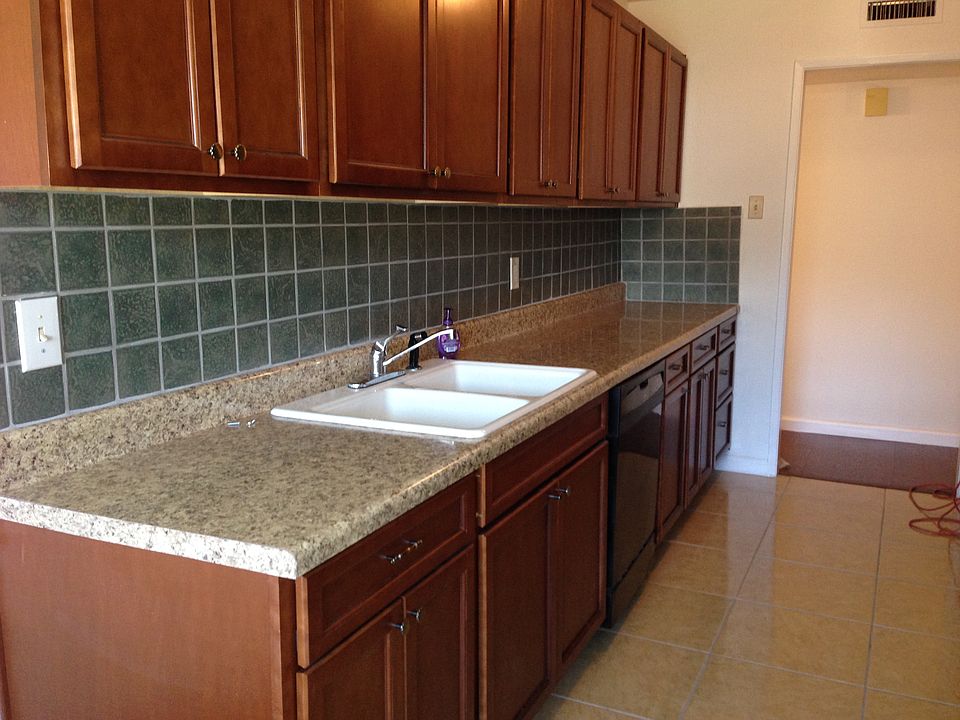 Kitchen - side 1