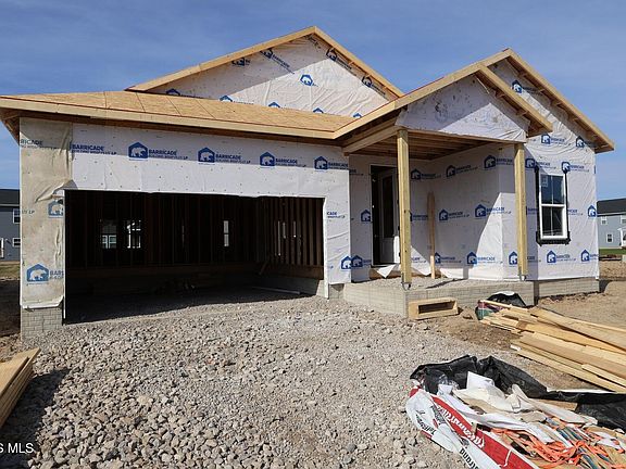 2nd image of 932 Creekside Ln
