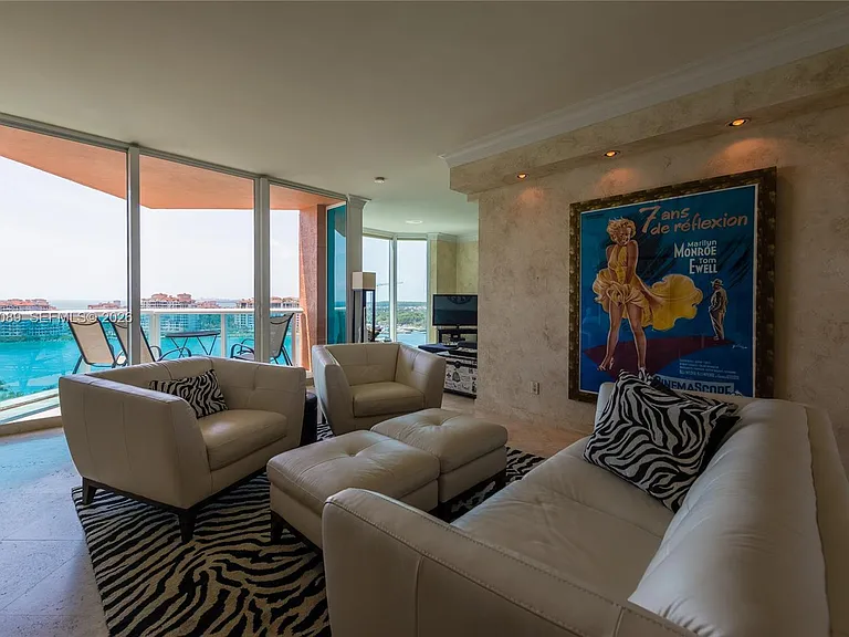 300 S Pointe Dr #1504 — Photo 3