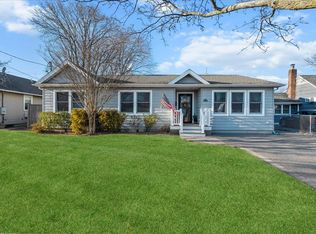 55 Tappan Ave, Babylon, NY 11702