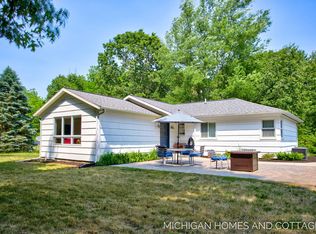 3268 Lorrimar Ln, Saugatuck, MI 49453