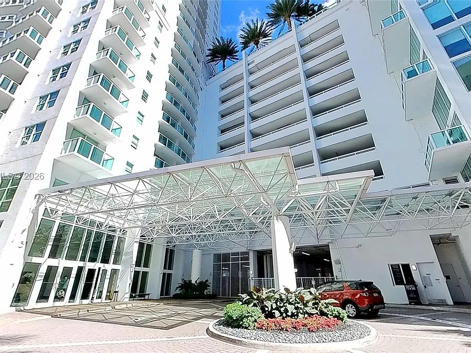 31 SE 5th St #4212