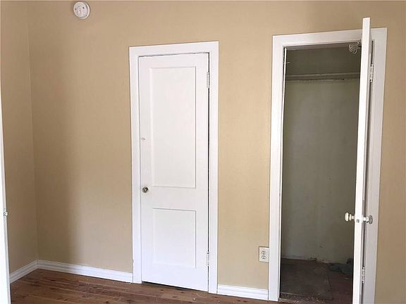3rd image of 4807 Belmont Ave
