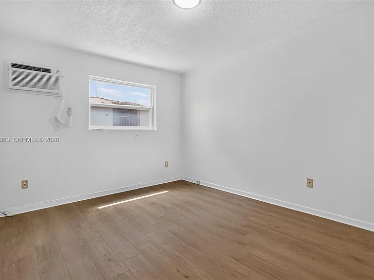 458 SW 9th St #1 — Photo 11