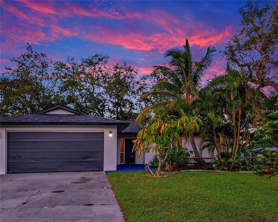 4 bed, 2.0 bath, 1669 sqft, $3,000 — Photo 1
