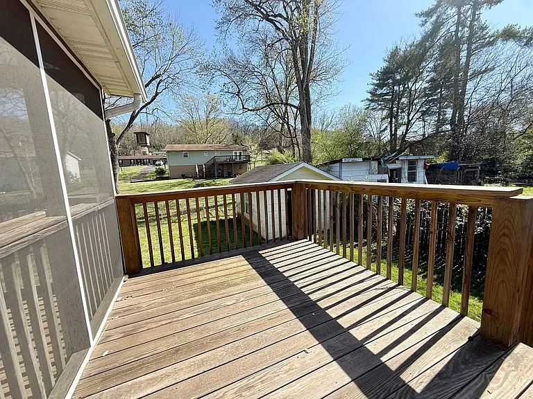 220 Brampton Rd — Photo 22