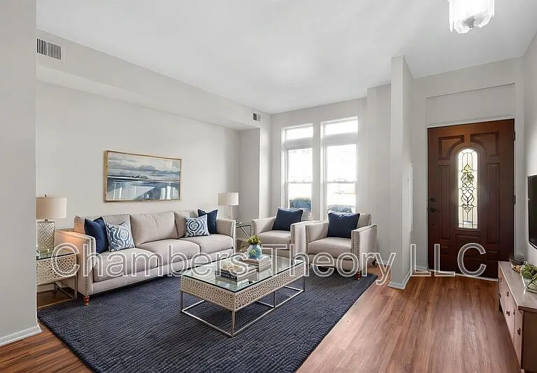 1309 Emerald St NE — Photo 1