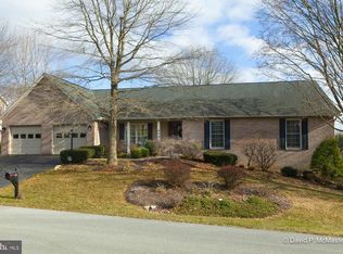 404 Holly Ln, Martinsburg, WV 25401