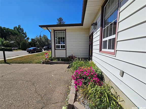 2nd image of 381 Allen DRIVE