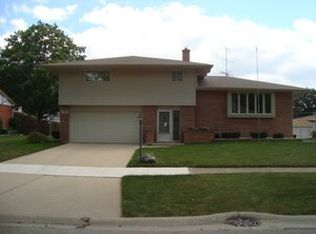 415 Dara James Rd, Des Plaines, IL 60016