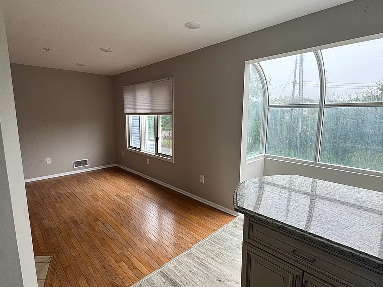 53 Dunbar Ave #3 — Photo 9