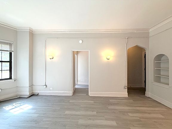 5th image of 1033 W Loyola Ave #106