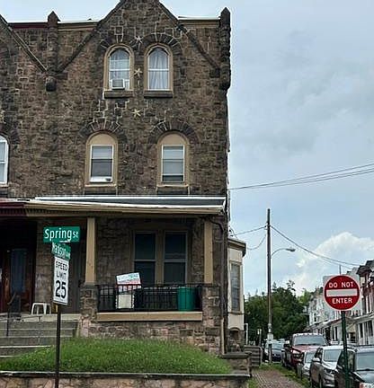 2nd image of 423 Spring St