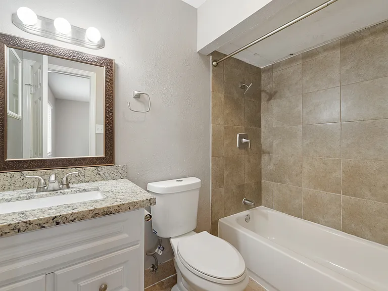17615 Autumn Hills Dr — Photo 25