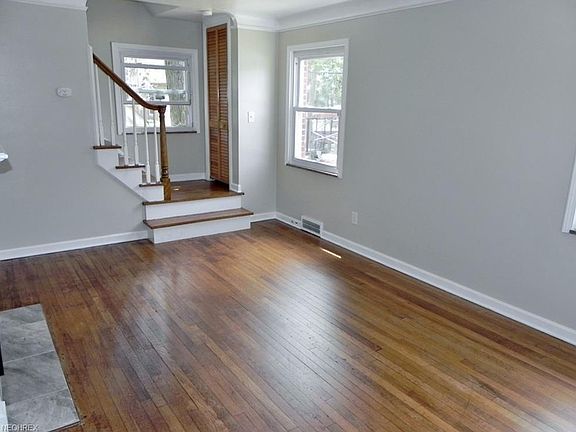 4th image of 1029 Creek View Dr