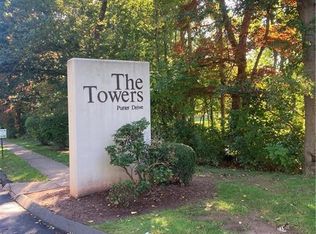 2 Putter Dr #102S, Wallingford, CT 06492