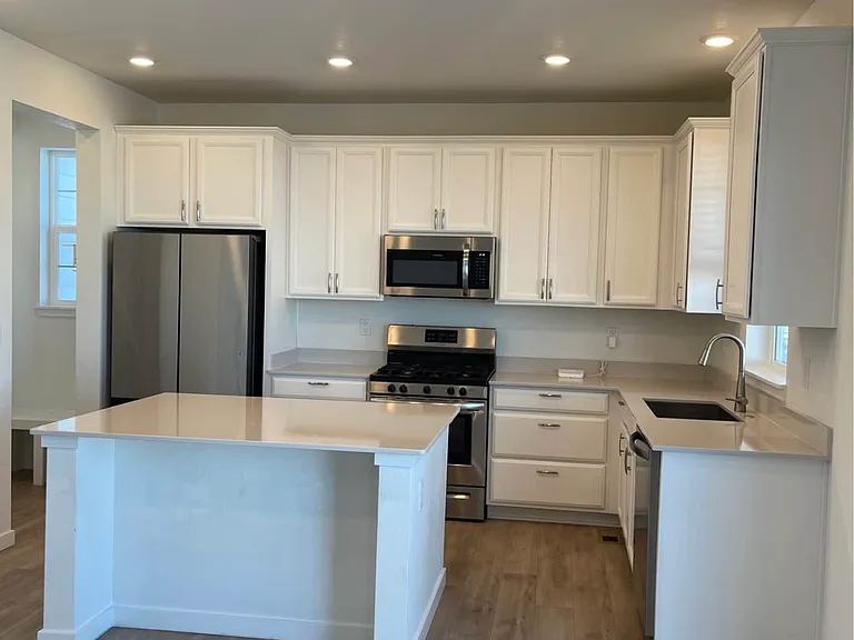1159 E Hopkins Dr — Photo 8