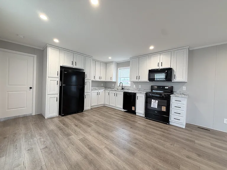 29800 Guilford Cir #161 — Photo 3