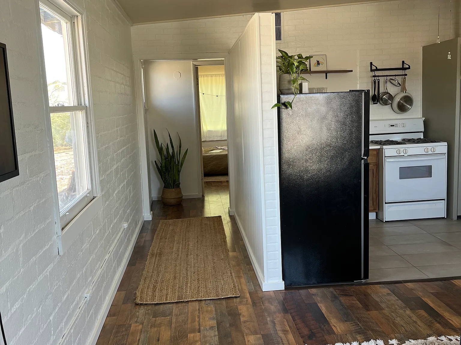 6453 Yucca Ave — Photo 2