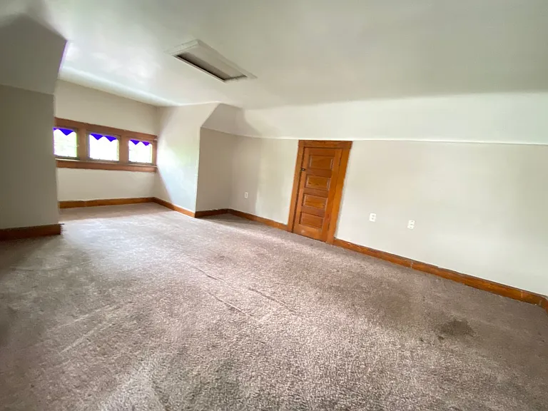 2329 Indianola Ave — Photo 14