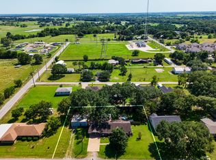 2411 Orange St, Waller, TX 77484