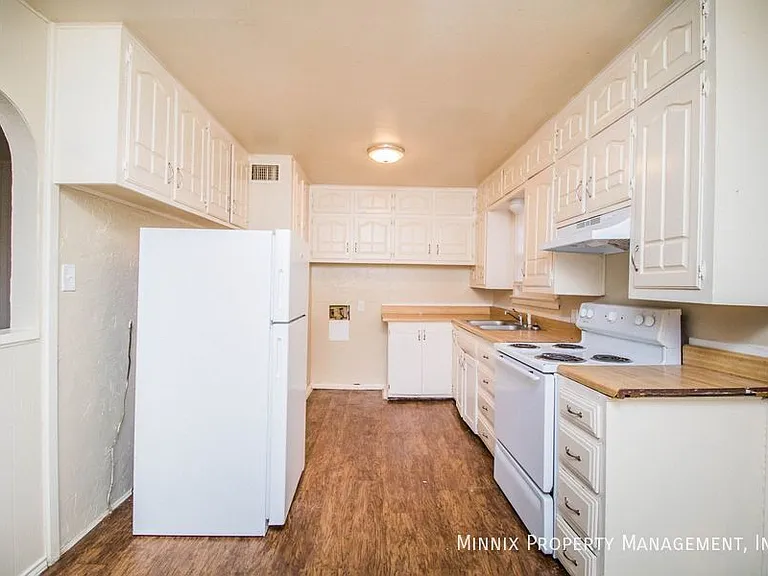 4407 42nd St — Photo 7
