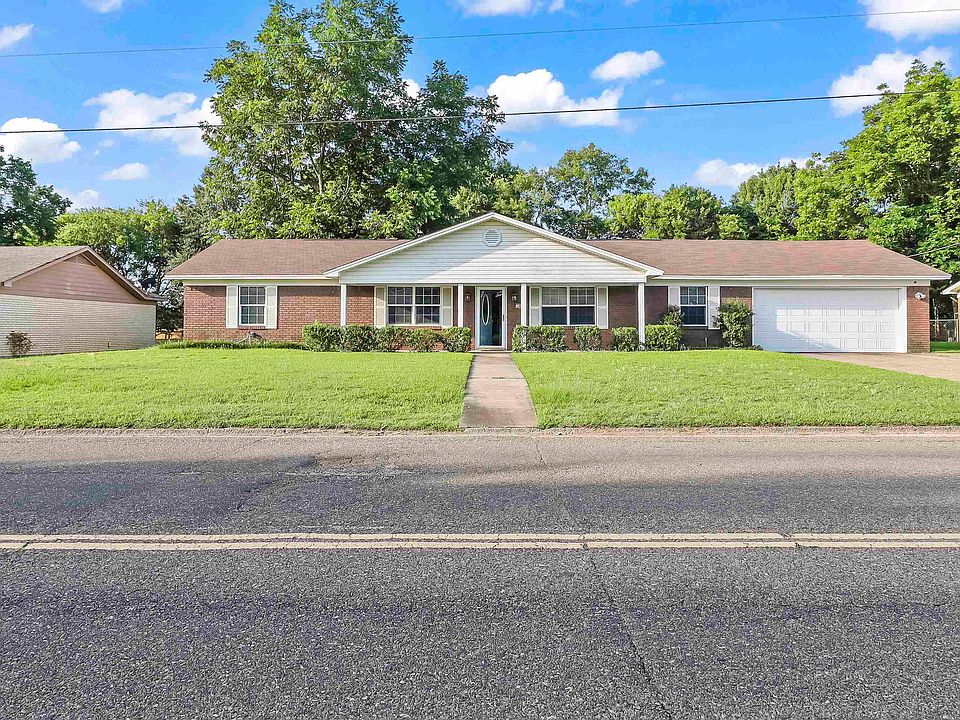 1st image of 104 Cheryl St