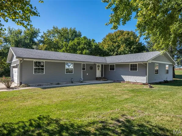 13030 N 7th Ave, Hillsboro, IL 62049
