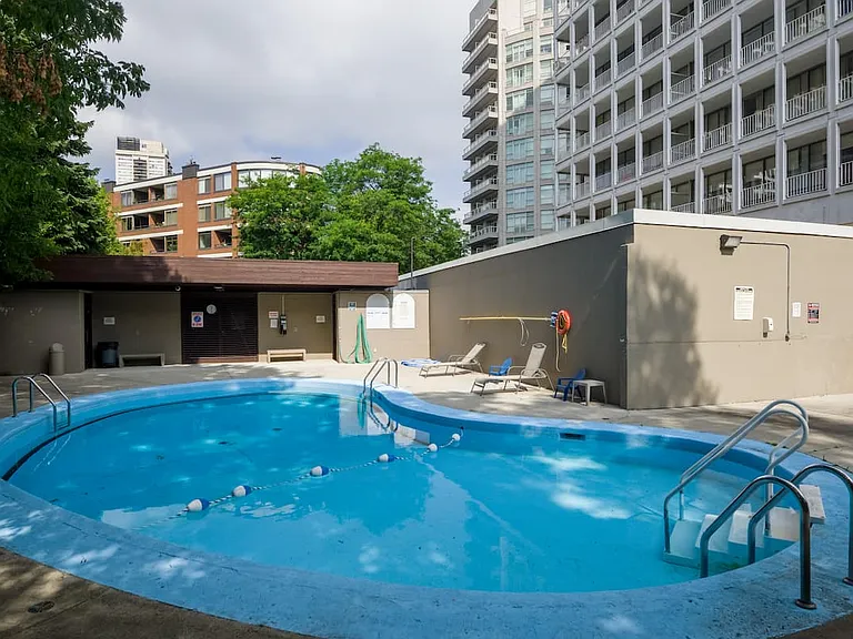 330 Spadina Rd — Photo 16