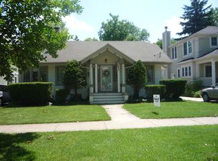 471 Ridgewood Ave, Glen Ellyn, IL 60137