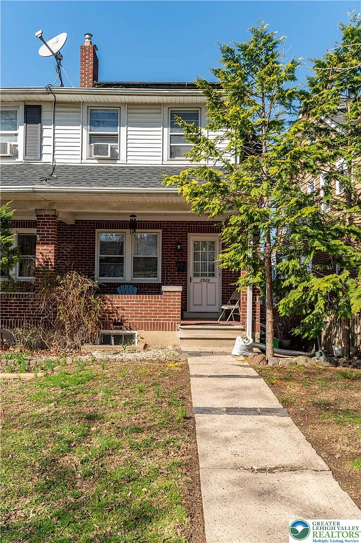 1522 W North St photo 1