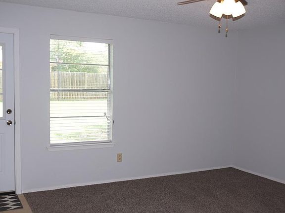 5th image of 428 Black Oak Ln