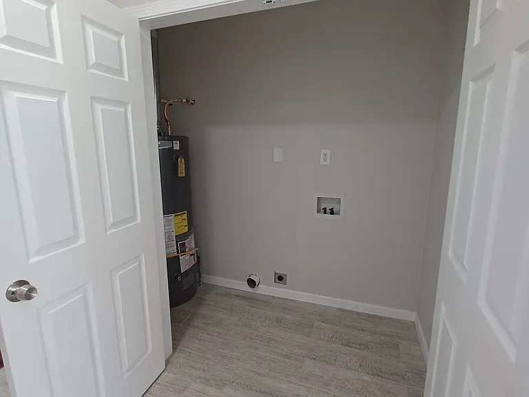 608 Graham Ave — Photo 5
