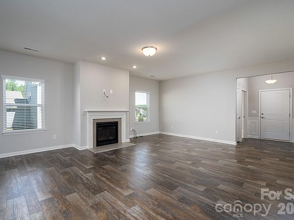 3rd image of 108 Jana Dr