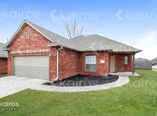 812 SW 37th St, Moore, OK 73160