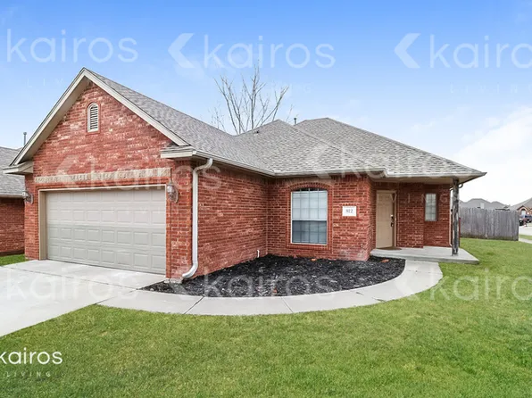 812 SW 37th St, Moore, OK 73160