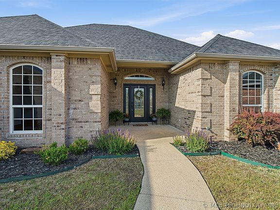 2nd image of 1515 Redwood Pl