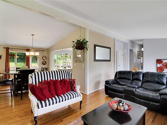 2nd image of 92 Carey St