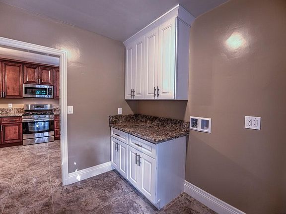 4th image of 10639 Lynrose St