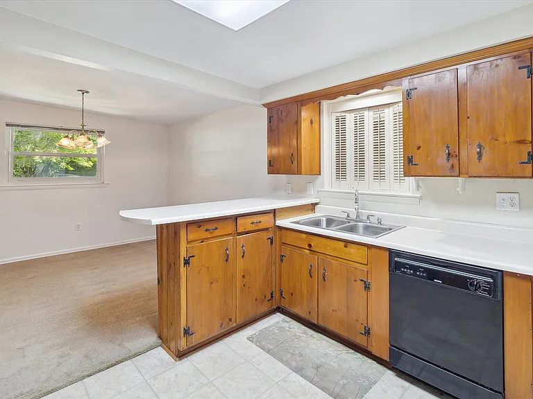 203 Tanglewood Rd — Photo 17