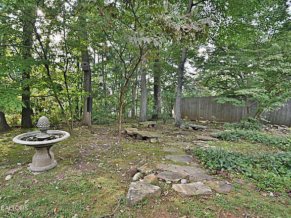 5th image of 2121 Dana Ln